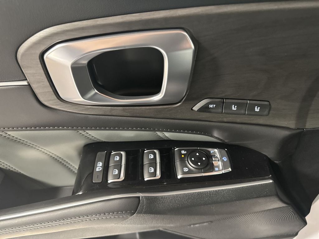new 2025 Kia Sorento car, priced at $47,621