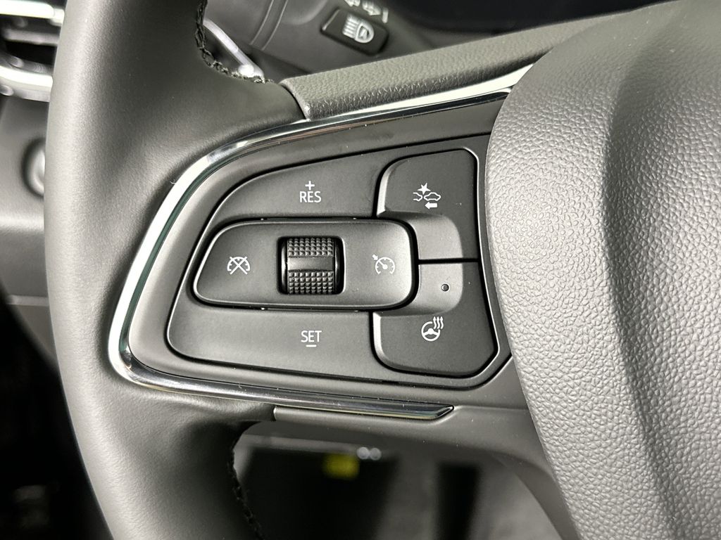 new 2025 Buick Envista car, priced at $29,570