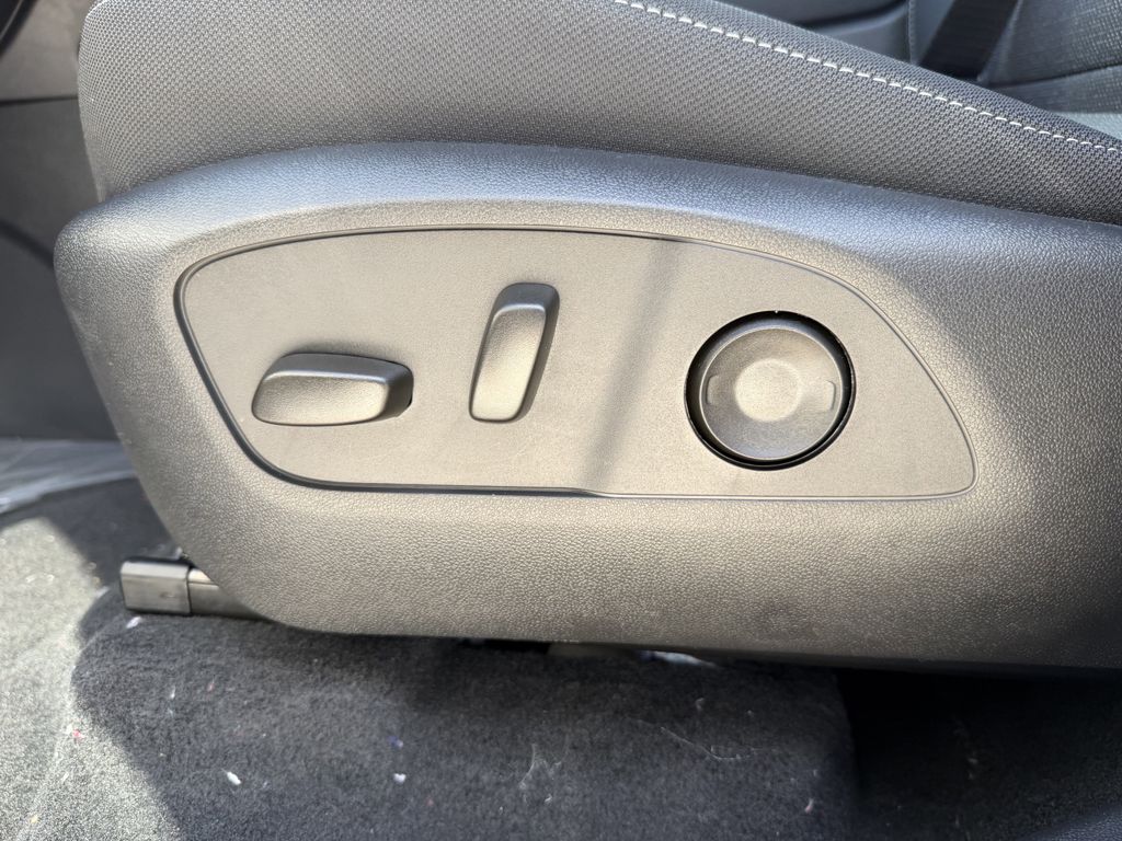 new 2026 Chevrolet Traverse car, priced at $38,480