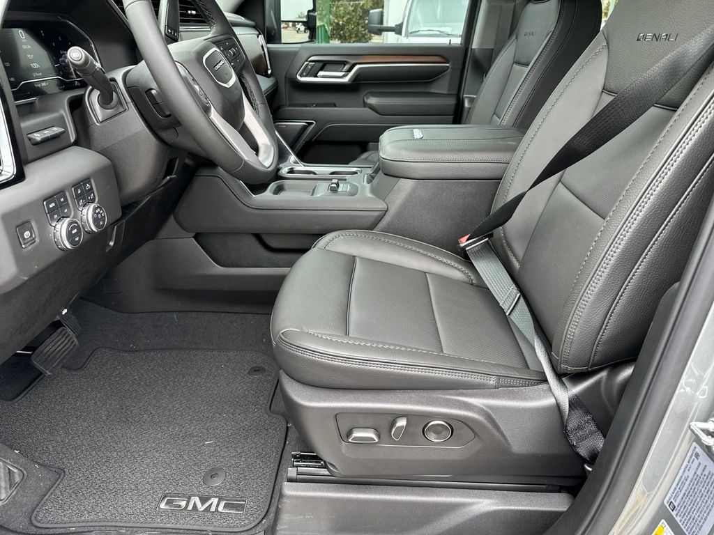 new 2025 GMC Sierra 2500HD car, priced at $86,009