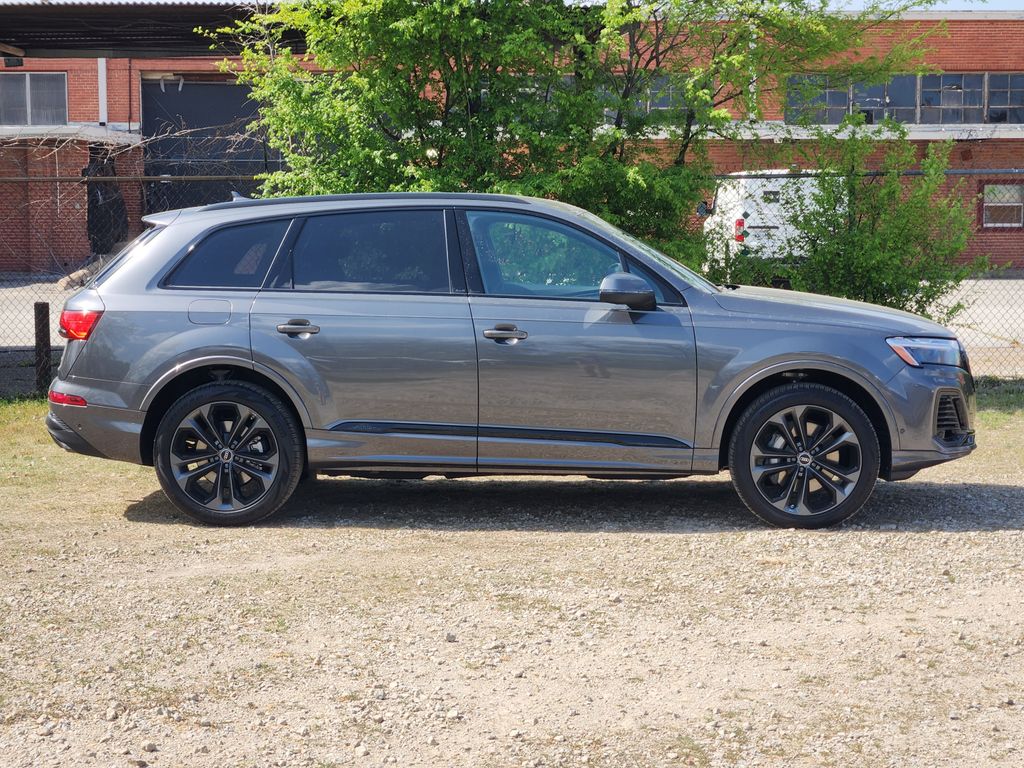 new 2025 Audi Q7 car, priced at $77,840