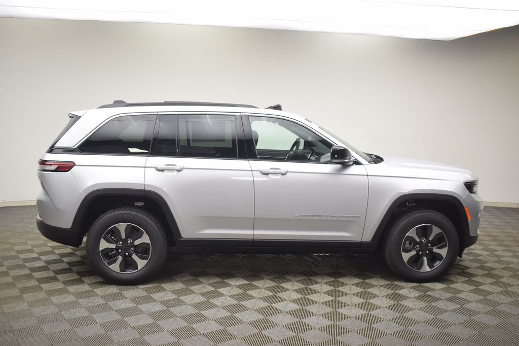 new 2025 Jeep Grand Cherokee car, priced at $52,550