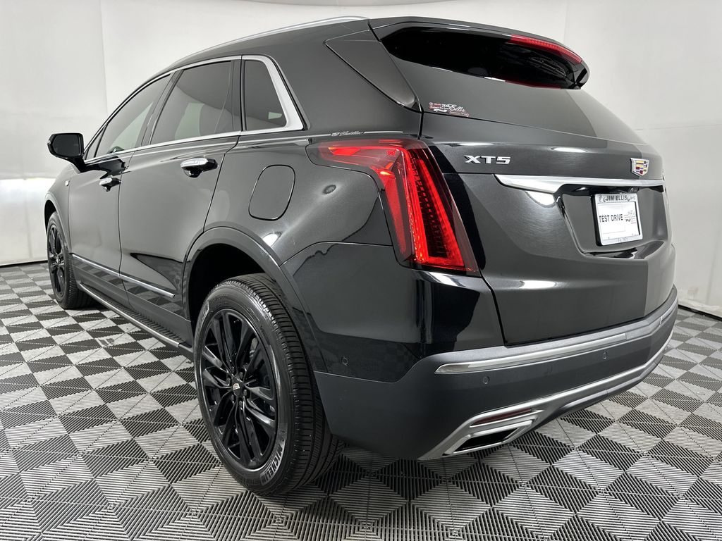 used 2021 Cadillac XT5 car, priced at $31,547