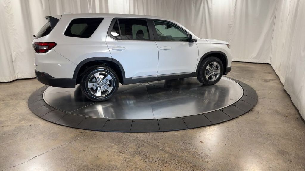 new 2025 Honda Pilot car, priced at $47,550