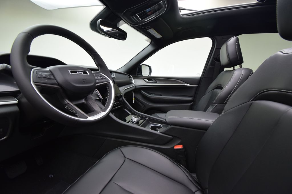 new 2025 Jeep Grand Cherokee L car, priced at $44,995