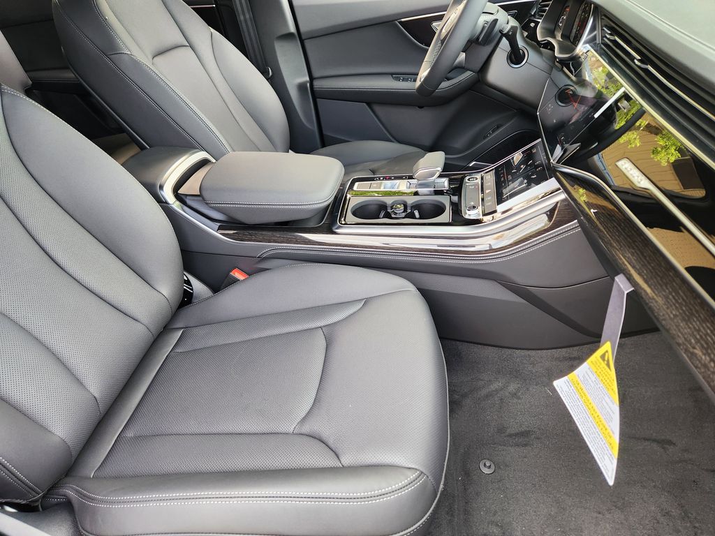 new 2025 Audi Q7 car, priced at $77,750