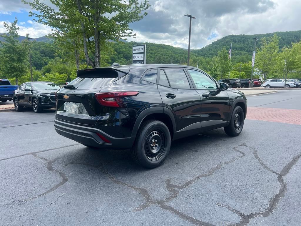 new 2025 Chevrolet Trax car, priced at $22,290