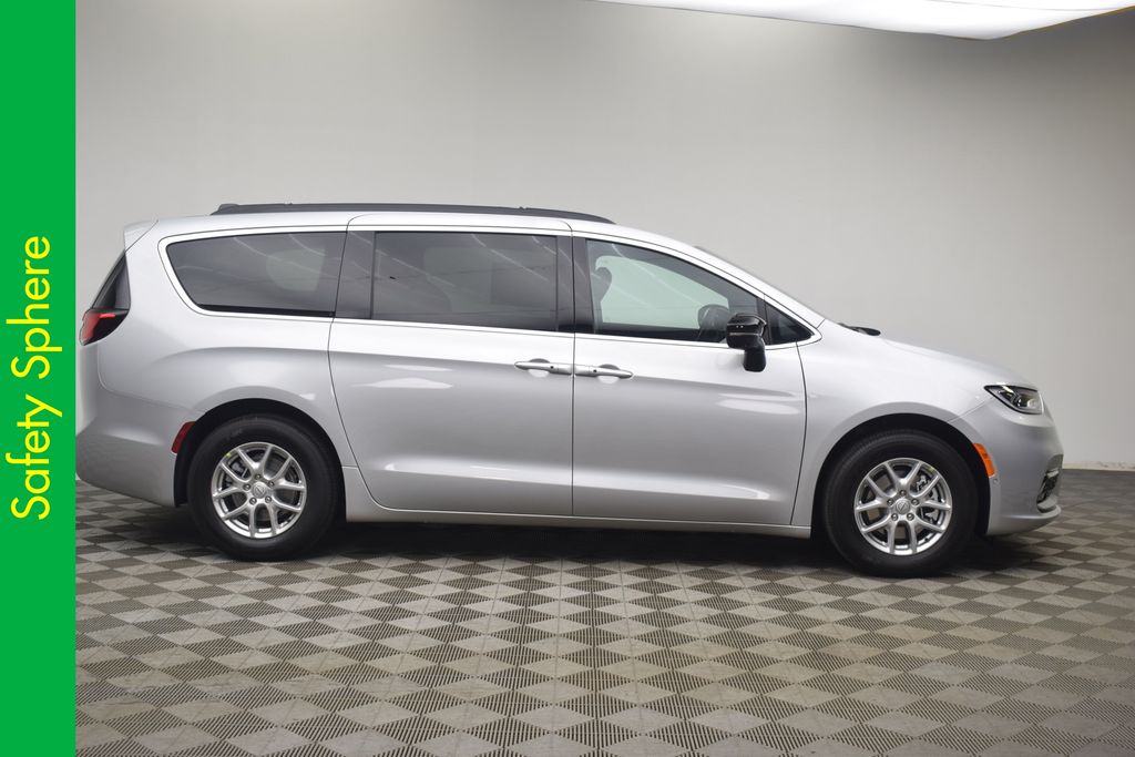 new 2026 Chrysler Pacifica car, priced at $44,544