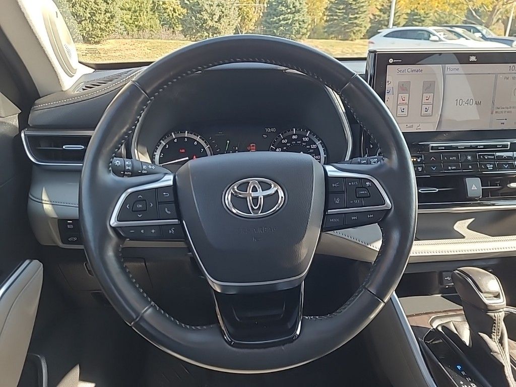 used 2020 Toyota Highlander car, priced at $30,749