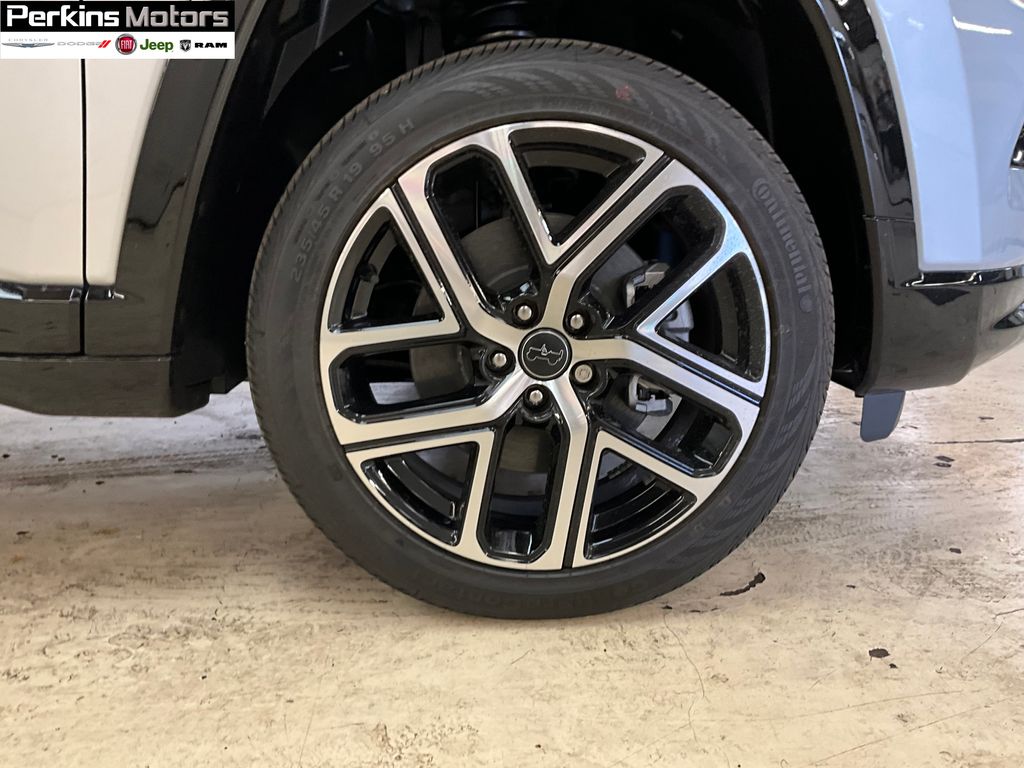 new 2025 Jeep Compass car, priced at $37,007