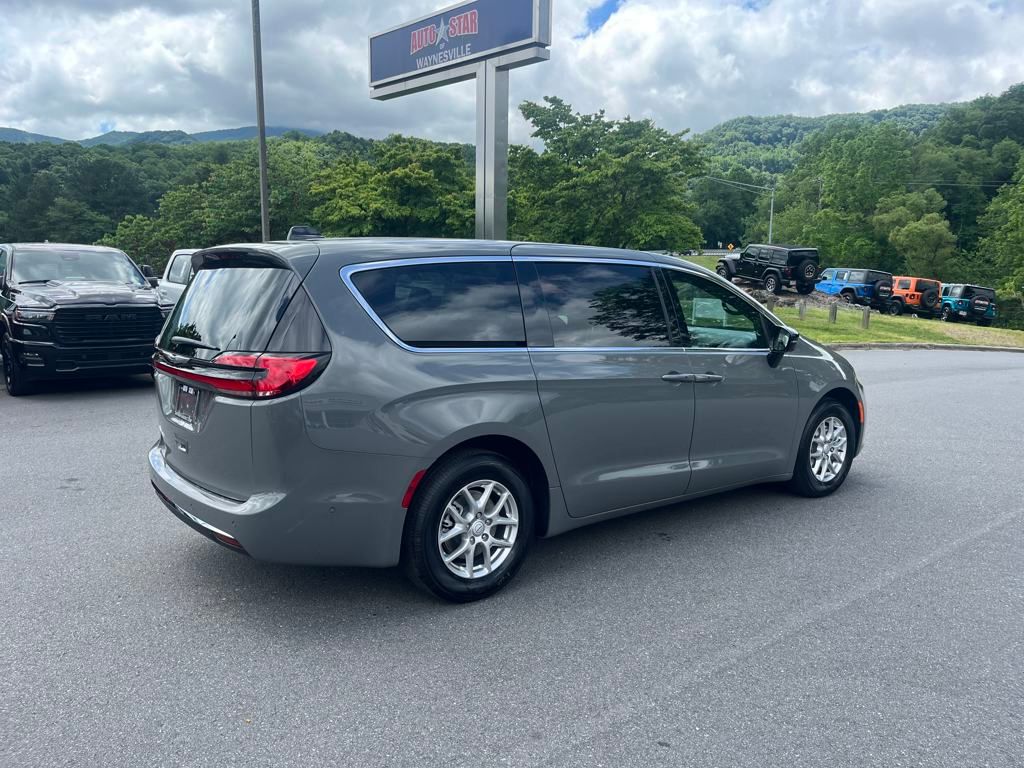 new 2025 Chrysler Pacifica car, priced at $43,527