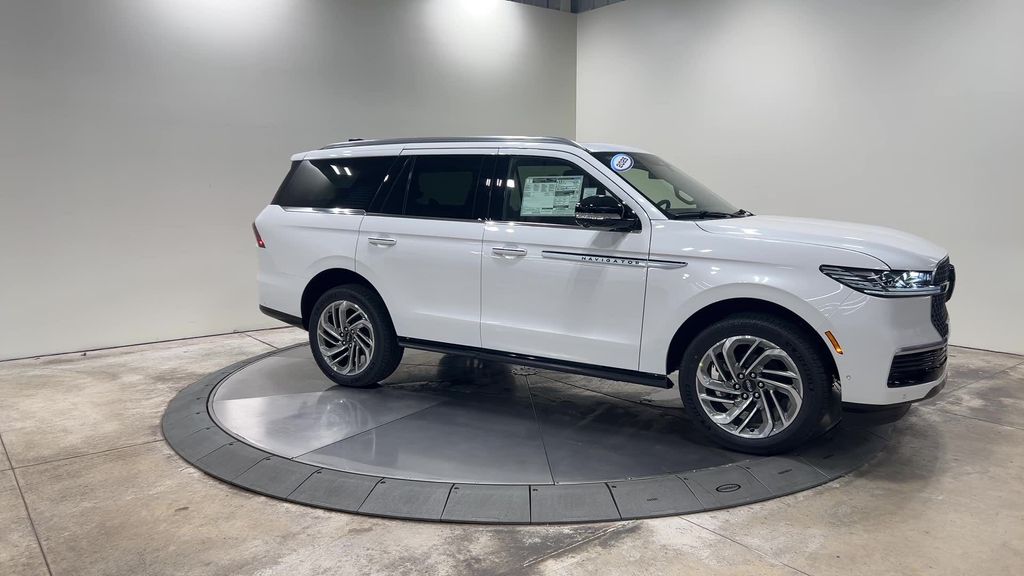new 2025 Lincoln Navigator car, priced at $102,985
