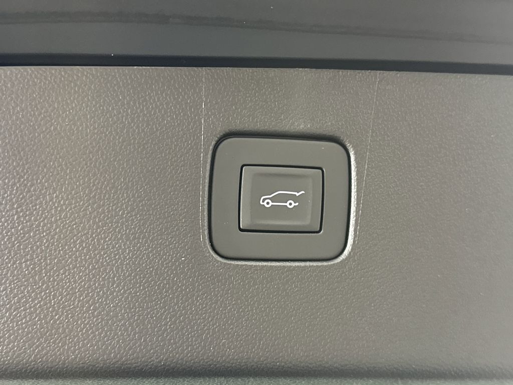 new 2025 Buick Envista car, priced at $29,869