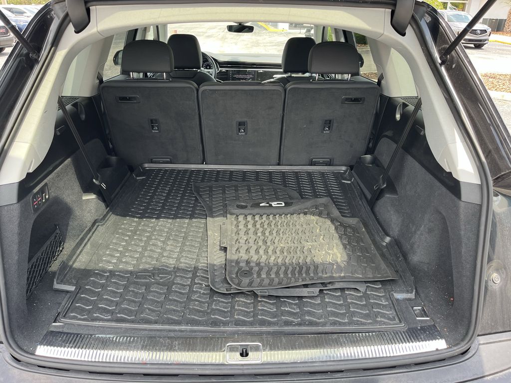 used 2020 Audi Q7 car, priced at $26,492