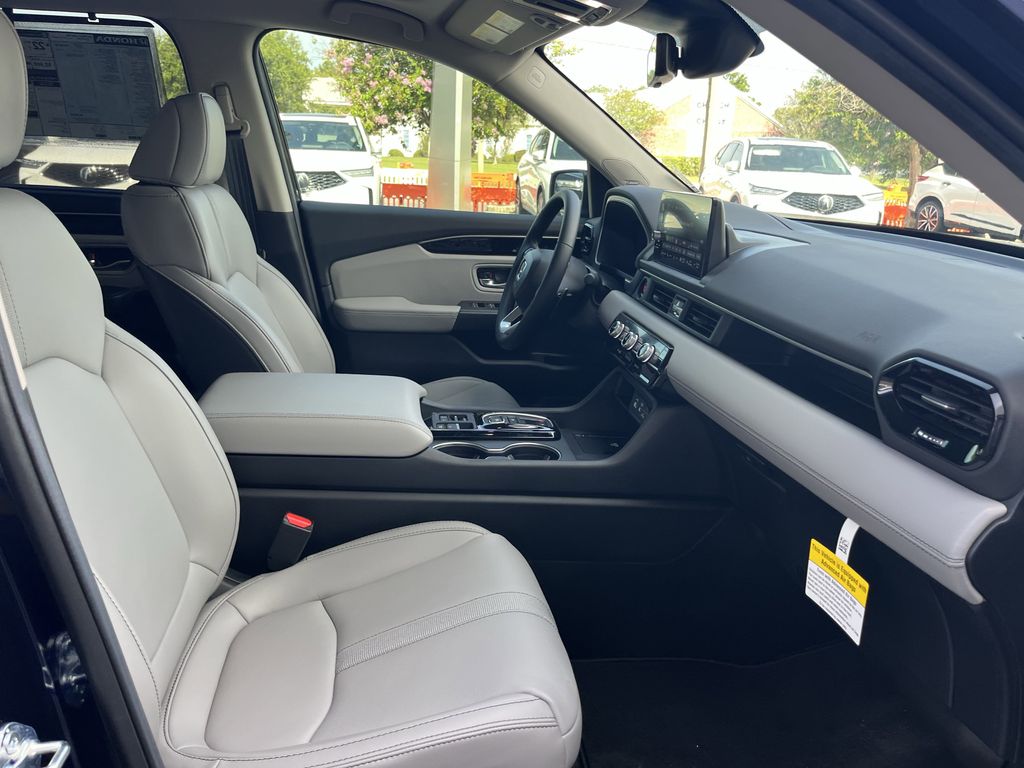 new 2025 Honda Pilot car, priced at $47,942