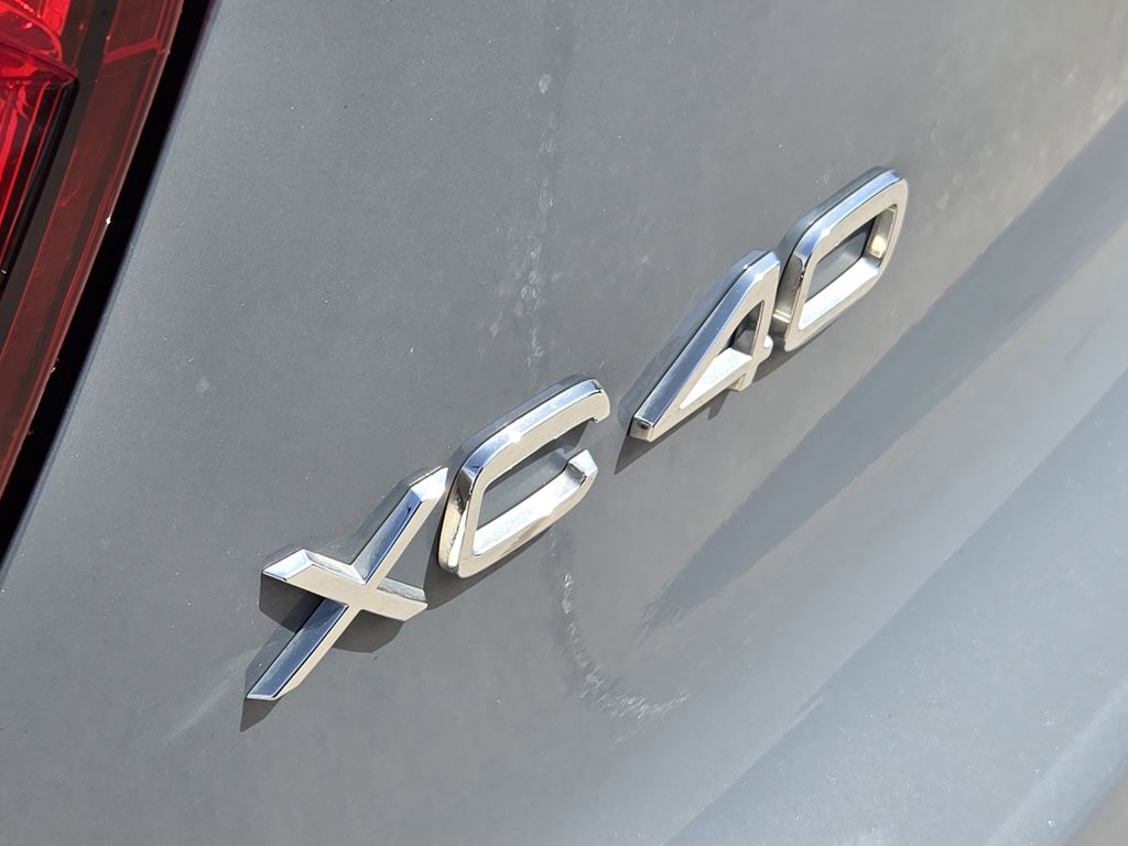 used 2021 Volvo XC40 car, priced at $22,862