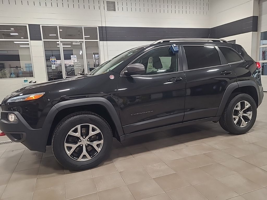 used 2016 Jeep Cherokee car, priced at $16,257