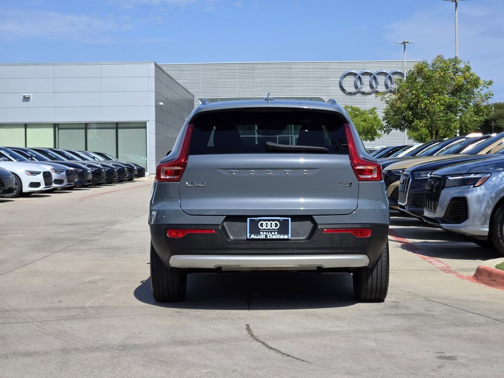 used 2021 Volvo XC40 car, priced at $22,862