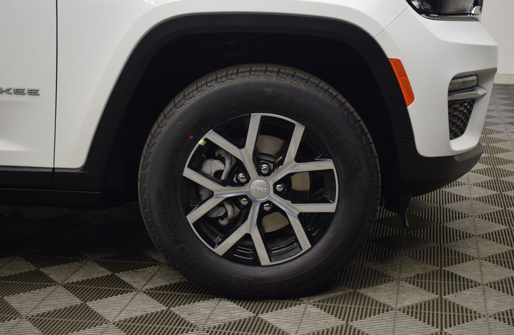new 2025 Jeep Grand Cherokee car, priced at $42,570