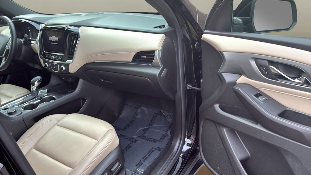 used 2023 Chevrolet Traverse car, priced at $33,900