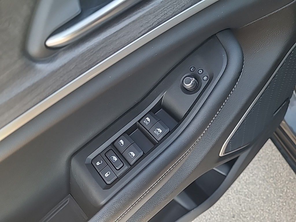used 2021 Jeep Grand Cherokee L car, priced at $30,927