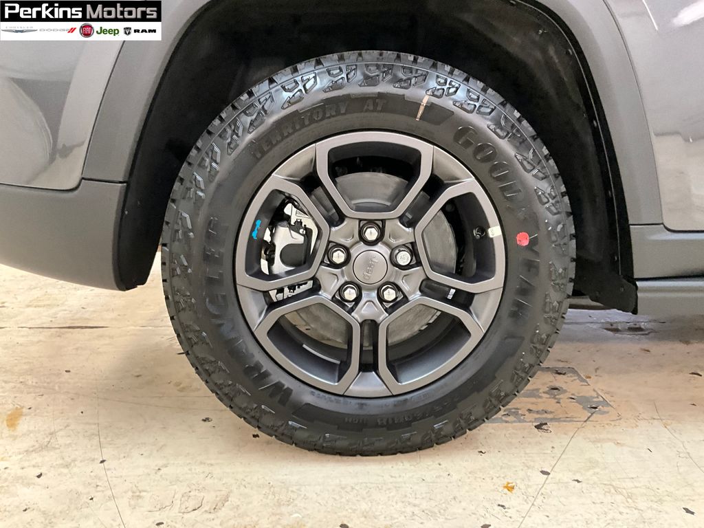 new 2025 Jeep Grand Cherokee car, priced at $66,005