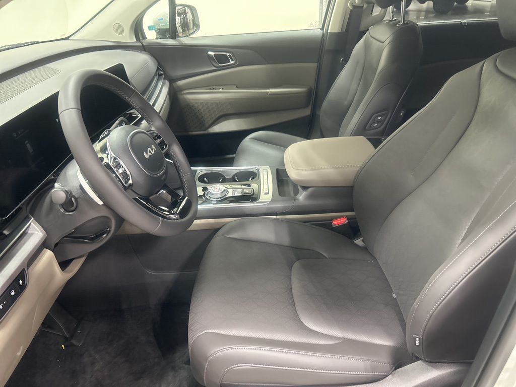 new 2026 Kia Carnival Hybrid car, priced at $43,570