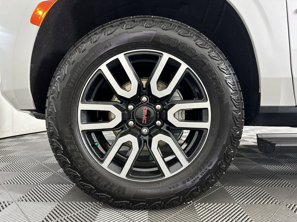 used 2024 GMC Yukon XL car, priced at $71,103