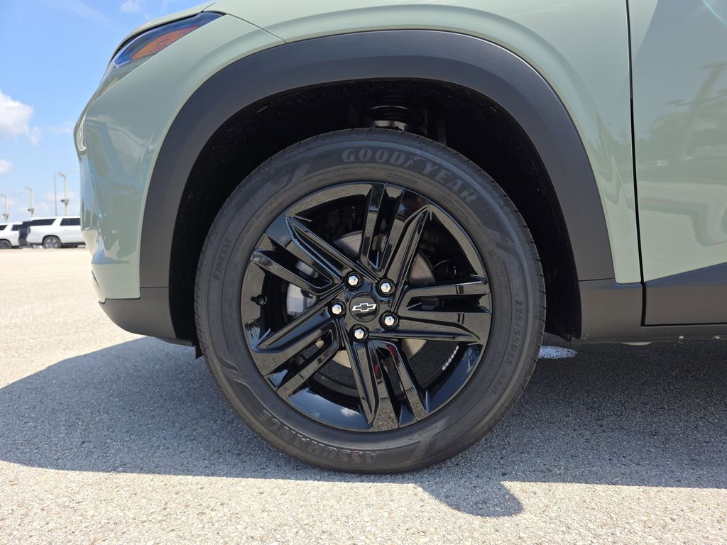 new 2025 Chevrolet Trax car, priced at $27,033