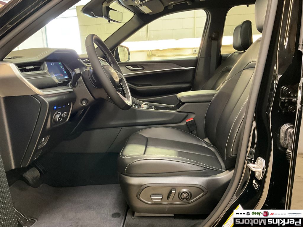 new 2025 Jeep Grand Cherokee car, priced at $61,209