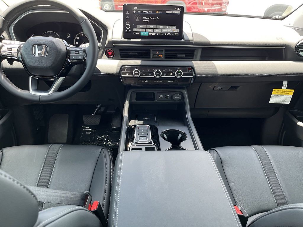 new 2025 Honda Pilot car, priced at $43,896