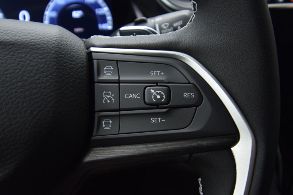 new 2025 Jeep Grand Cherokee car, priced at $42,570