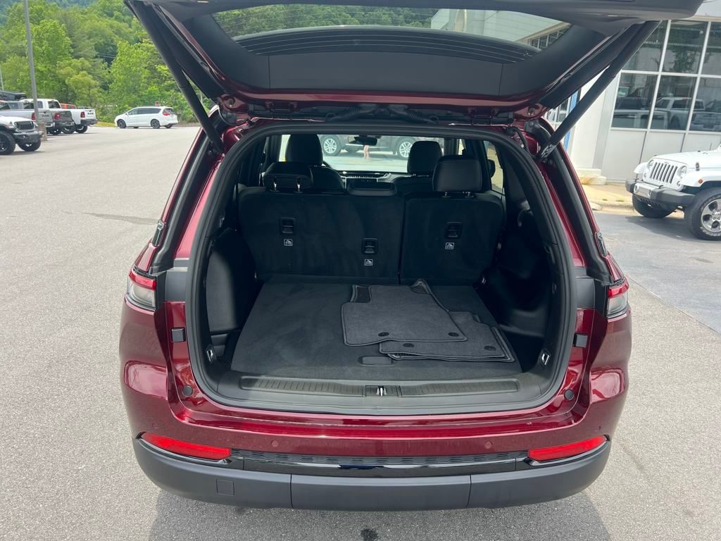 new 2025 Jeep Grand Cherokee car, priced at $38,990
