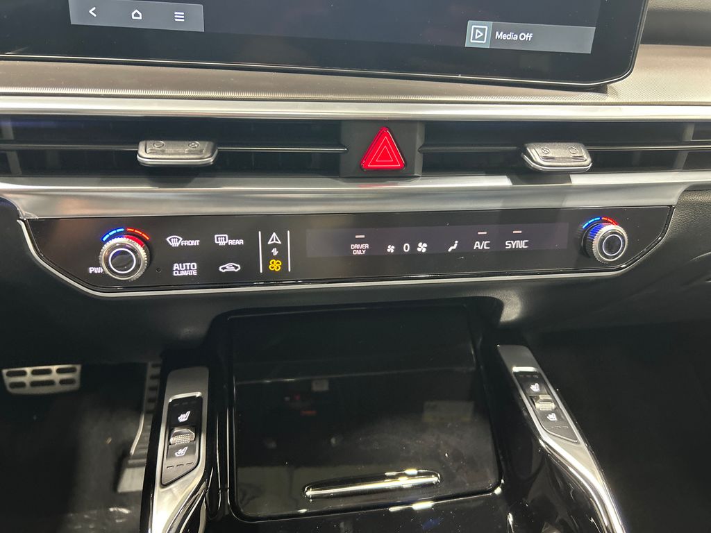 new 2025 Kia Sorento Hybrid car, priced at $44,924