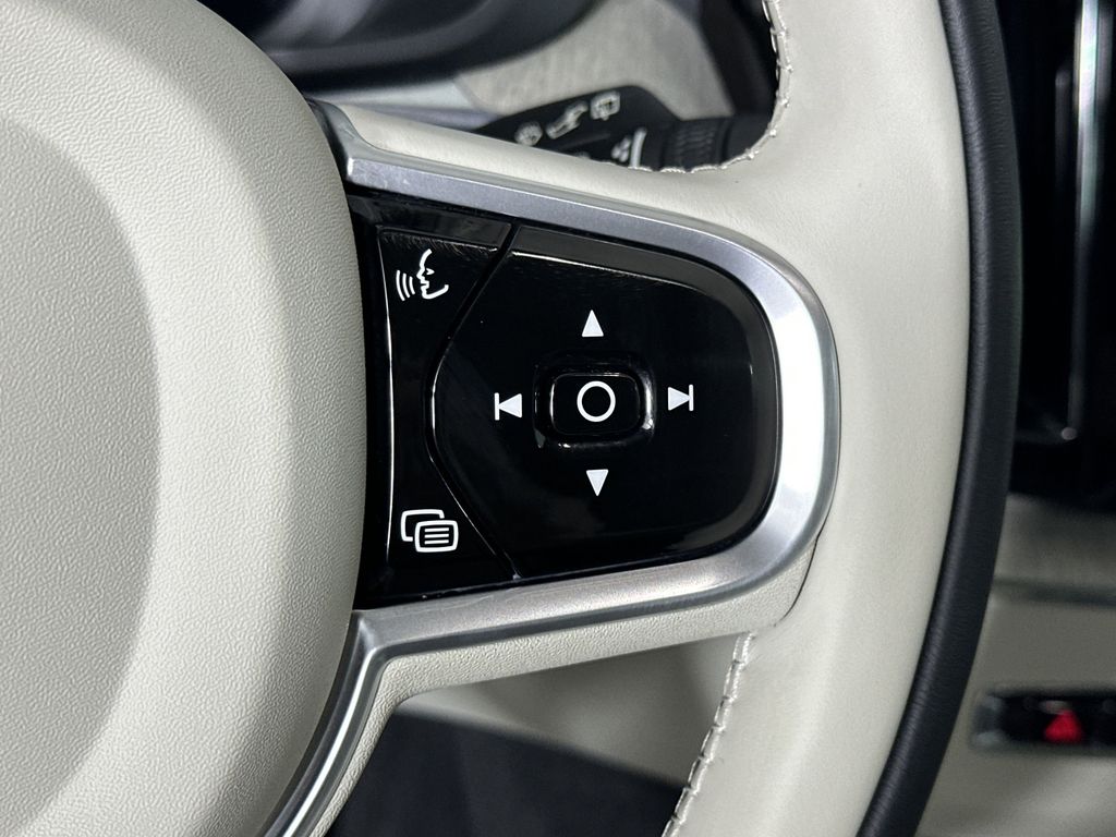 used 2022 Volvo XC60 car, priced at $36,795