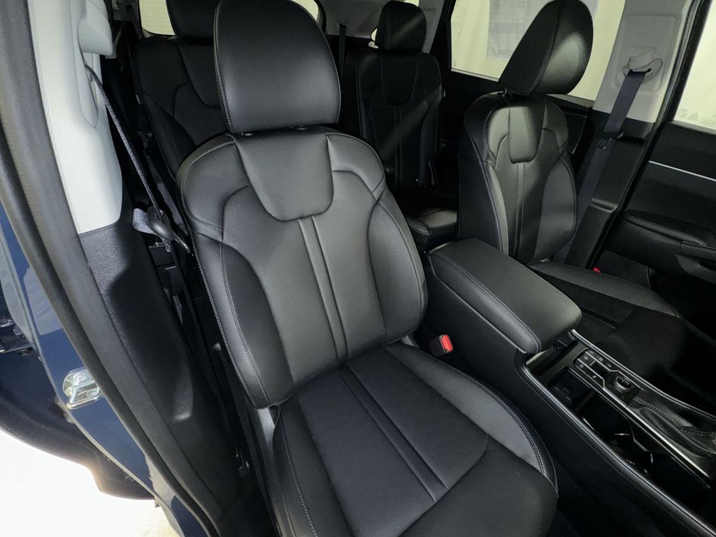 new 2025 Kia Sorento car, priced at $42,312