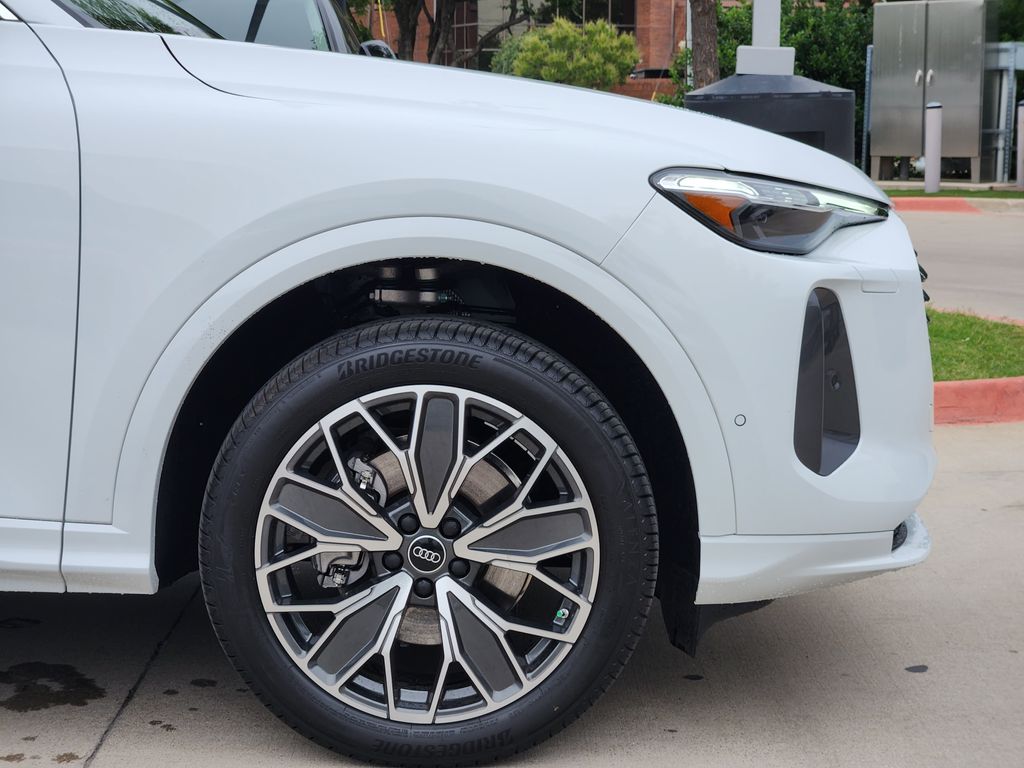 new 2025 Audi Q5 car, priced at $60,975