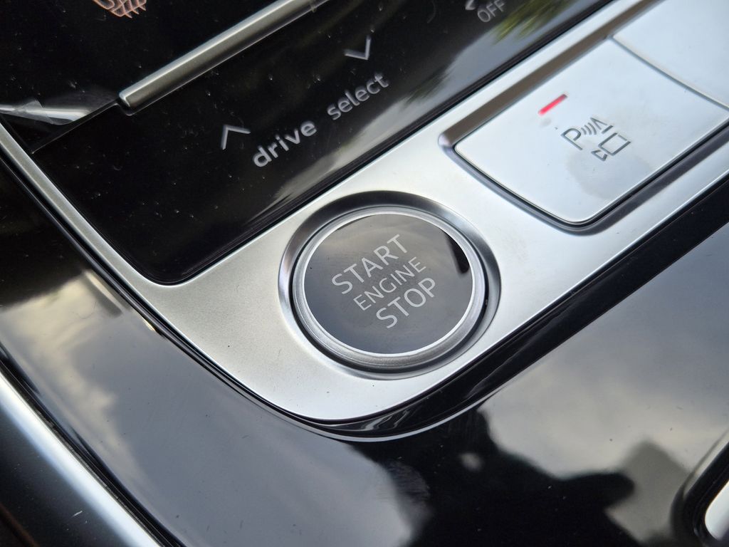 new 2025 Audi Q7 car, priced at $78,950