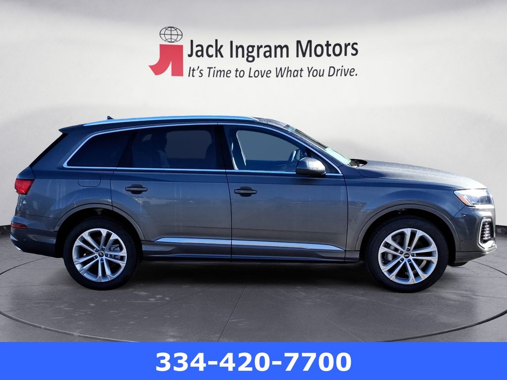 new 2025 Audi Q7 car, priced at $70,300