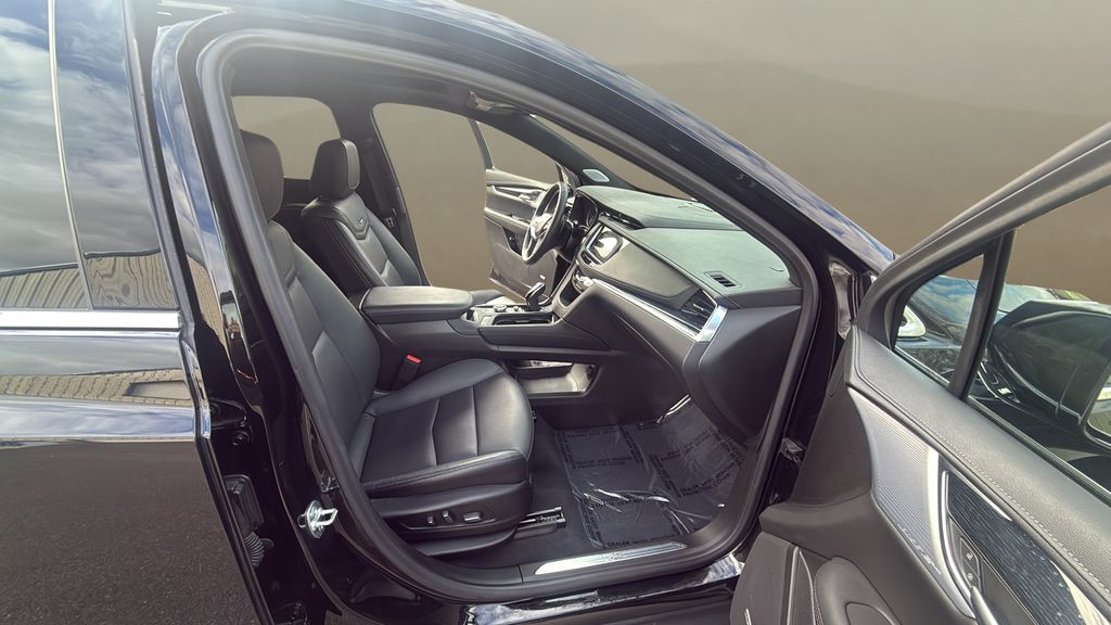 used 2025 Cadillac XT5 car, priced at $46,200