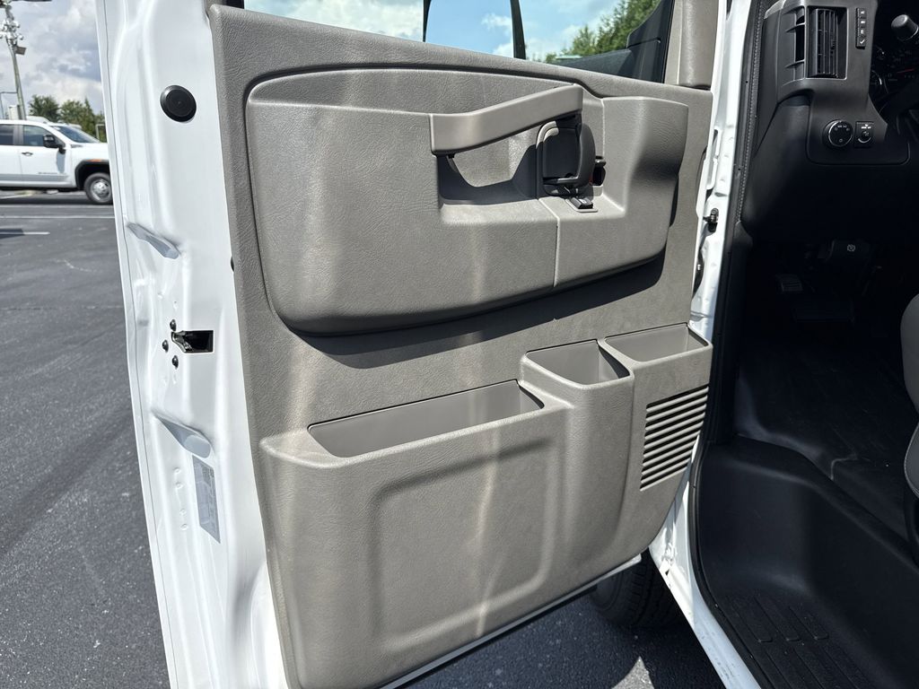 new 2025 GMC Savana 3500 car, priced at $40,505