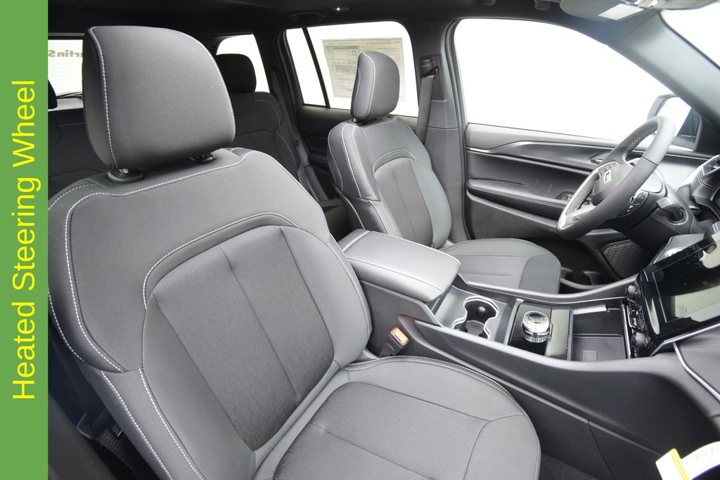 new 2025 Jeep Grand Cherokee car, priced at $37,951