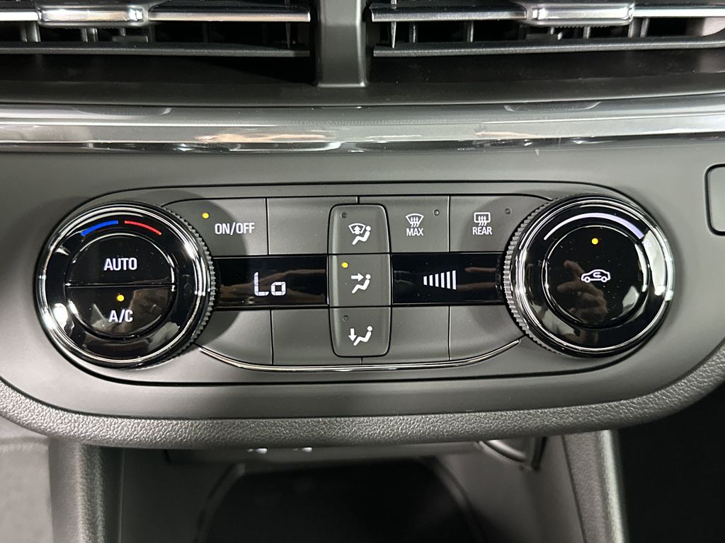 new 2025 Buick Envista car, priced at $25,190