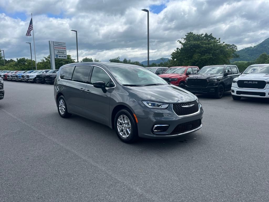 new 2025 Chrysler Pacifica car, priced at $43,527