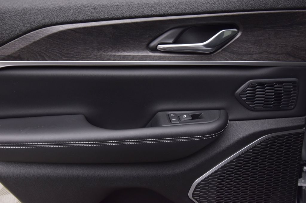 new 2025 Jeep Grand Cherokee car, priced at $55,829