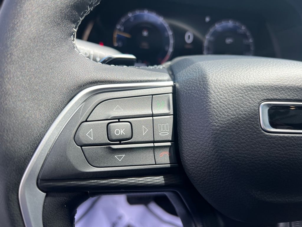 new 2025 Jeep Grand Cherokee car, priced at $38,900