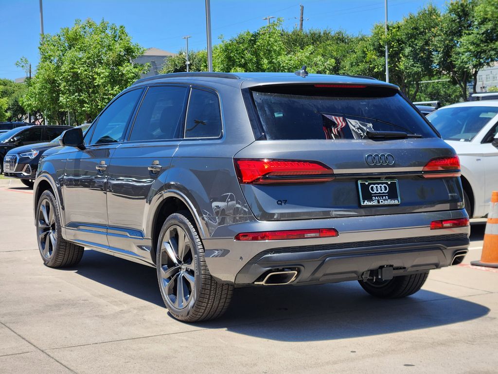 new 2025 Audi Q7 car, priced at $77,840