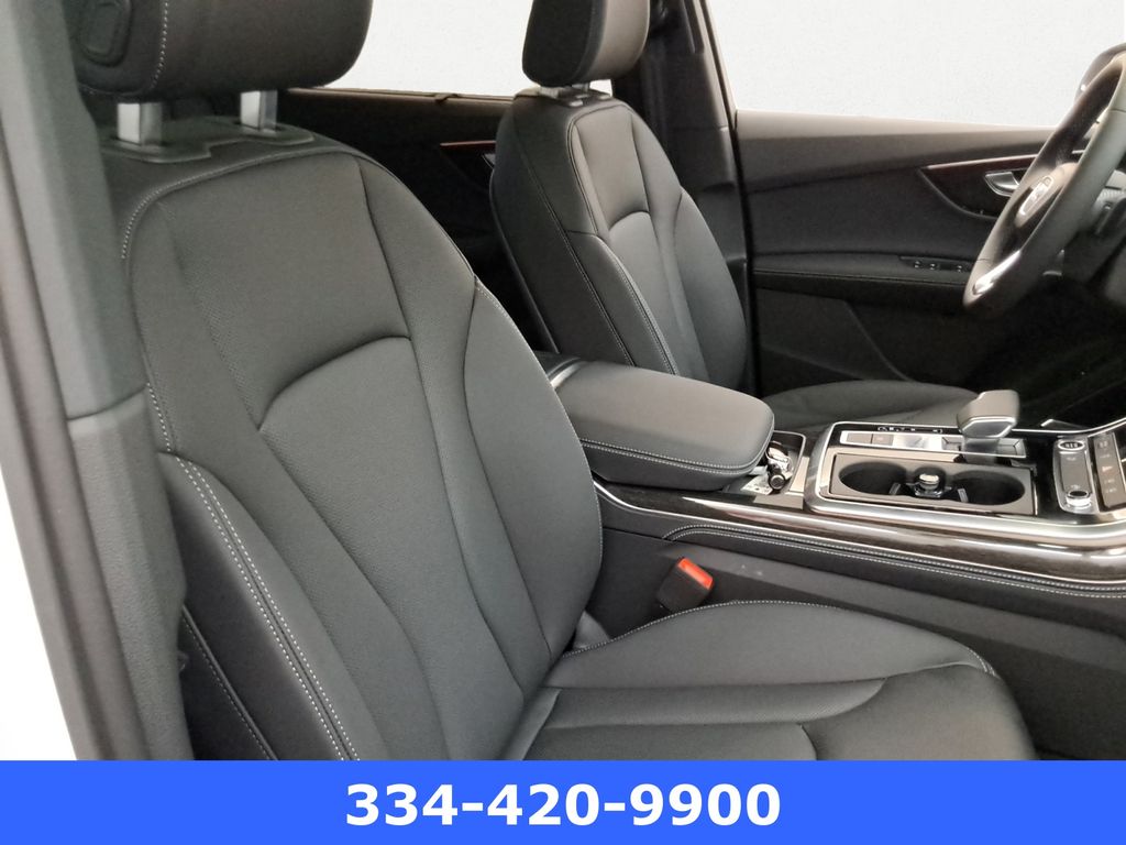 new 2025 Audi Q7 car, priced at $65,306