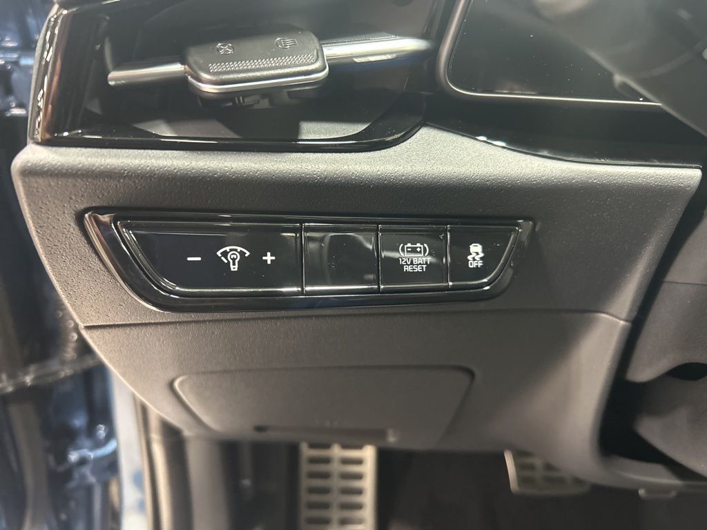 new 2025 Kia Niro car, priced at $30,554