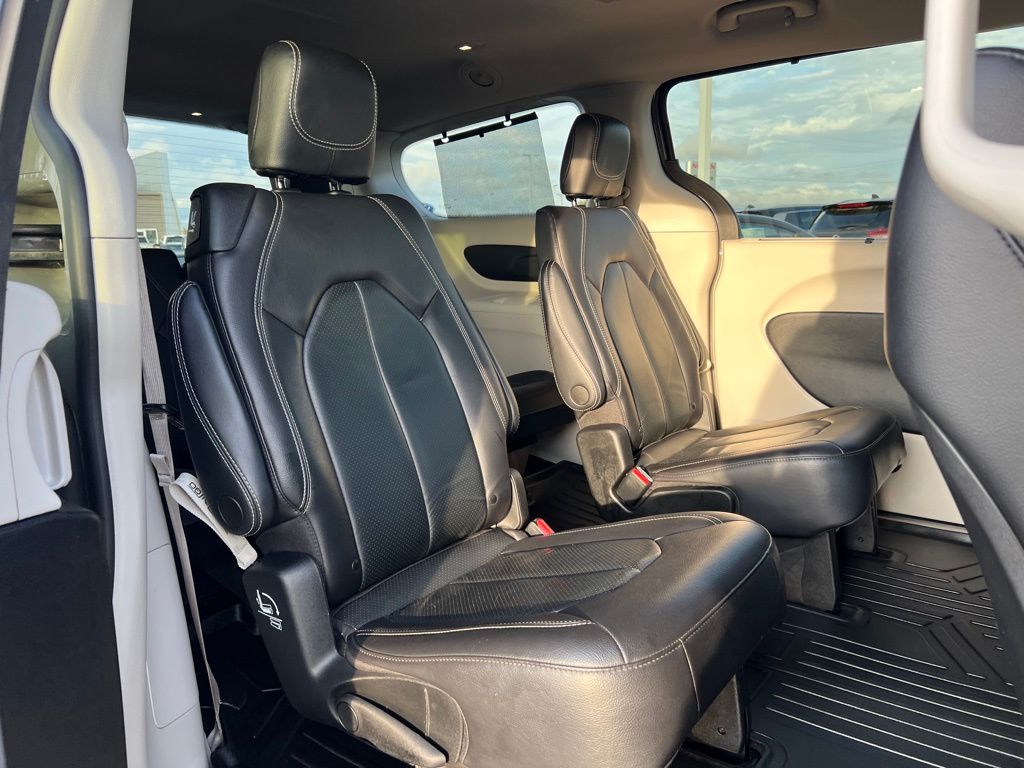 used 2022 Chrysler Pacifica car, priced at $26,000